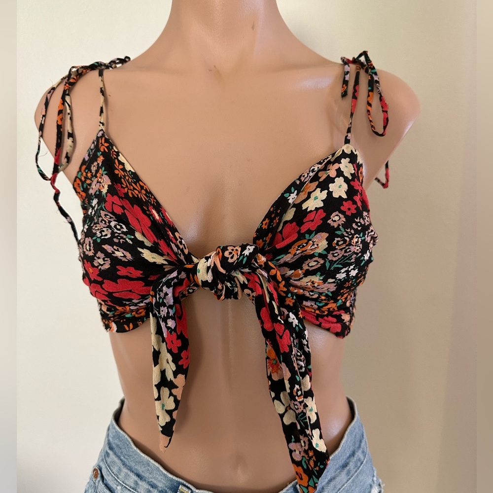 Free People Floral Tie Front Crop Top. Size M. Like New! Worn once.